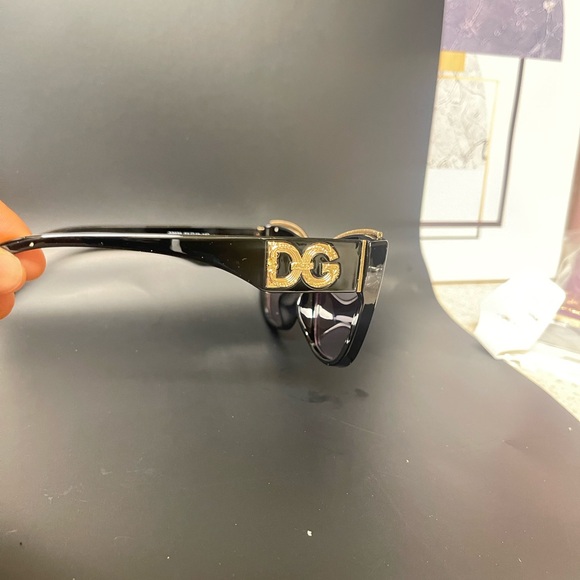 Black Designer Sunglasses - Picture 4 of 5